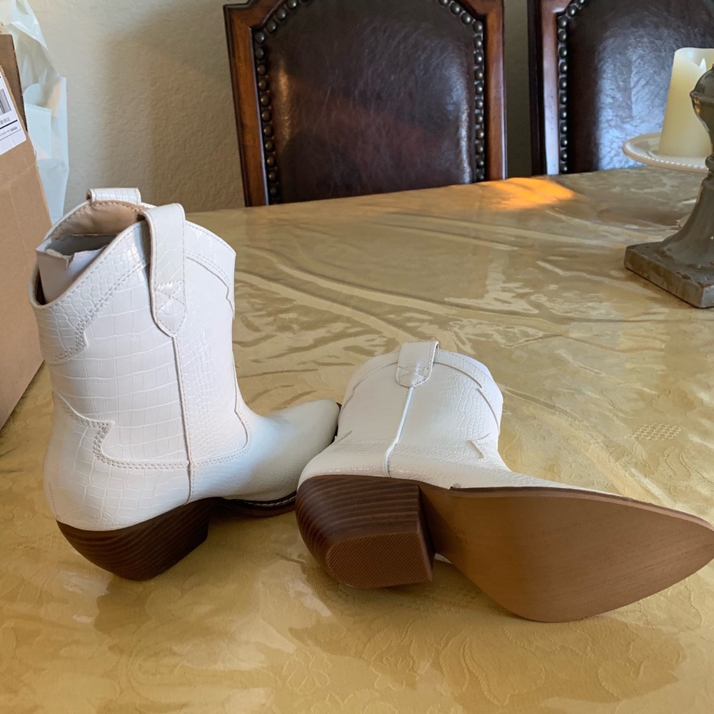 Snake print cowgirl booties!